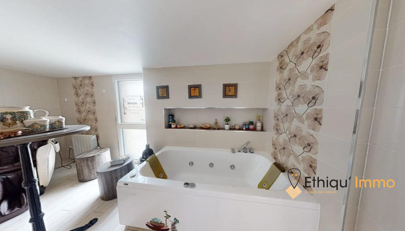 Maison - 316 m² - 8 pièces