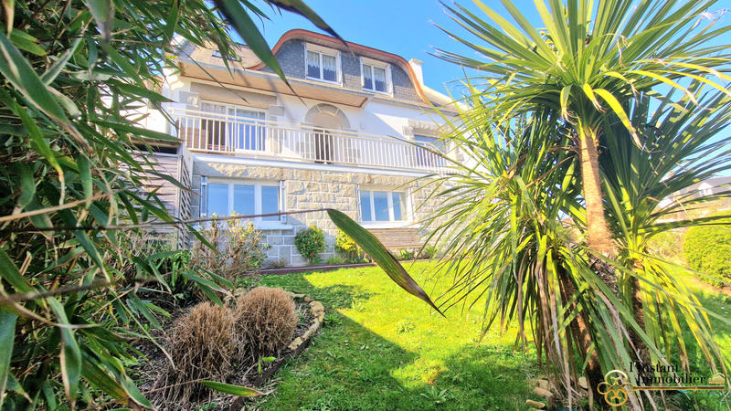 Maison - 205 m² - 9 pièces