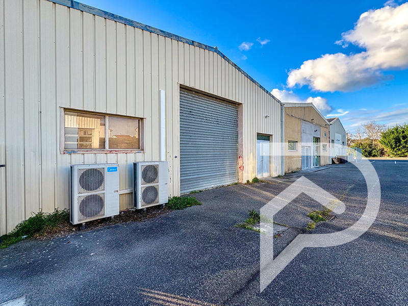 Local commercial - 324 m² - 1 pièce