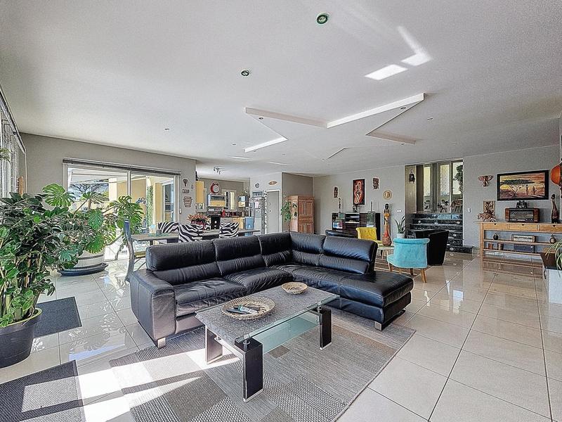 Maison - 200 m² - 8 pièces