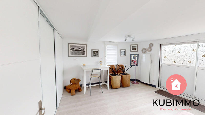 Maison - 230 m² - 9 pièces