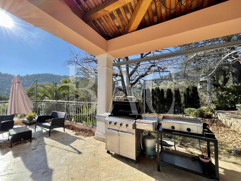 Villa - 415 m² - 10 pièces