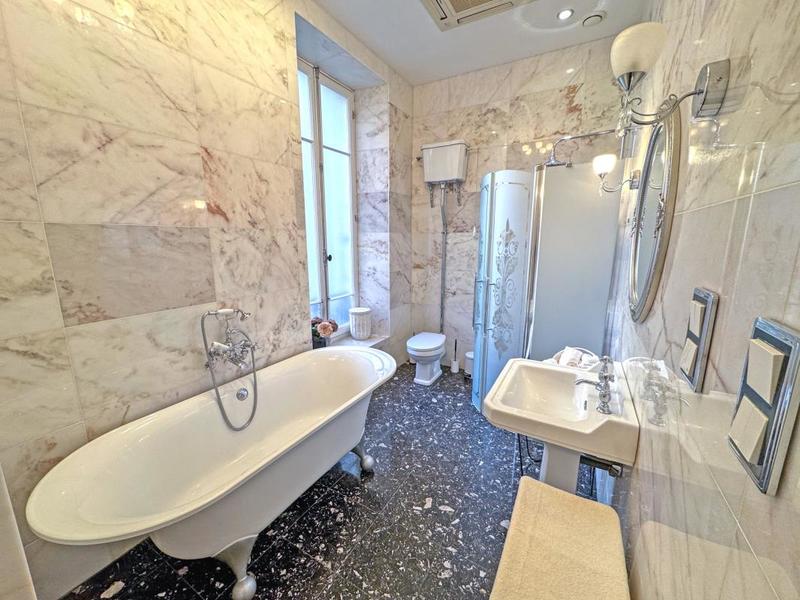 Appartement - 100 m² - 4 pièces