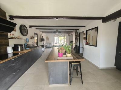 Maison - 260 m² - 9 pièces