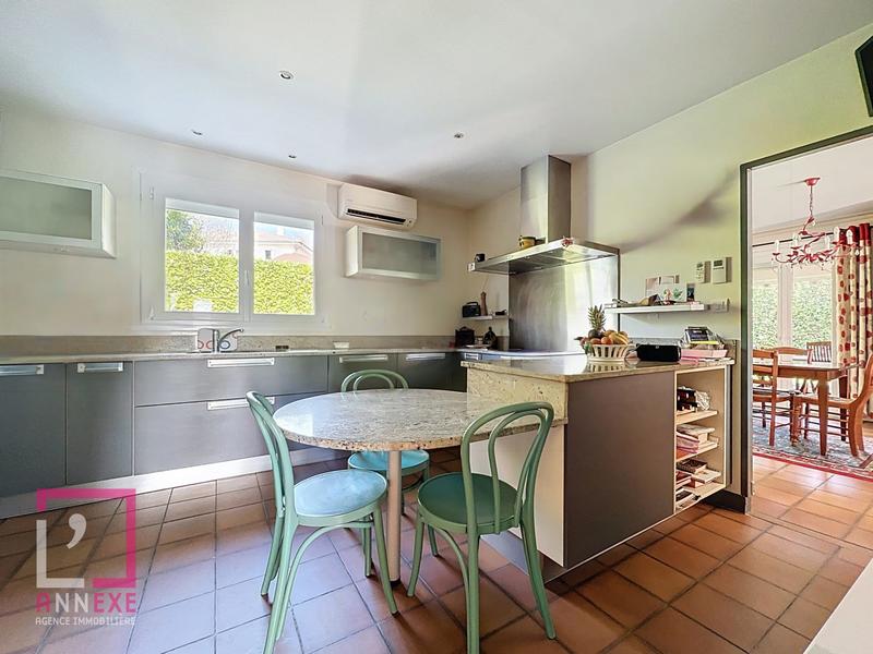 Maison - 217 m² - 7 pièces