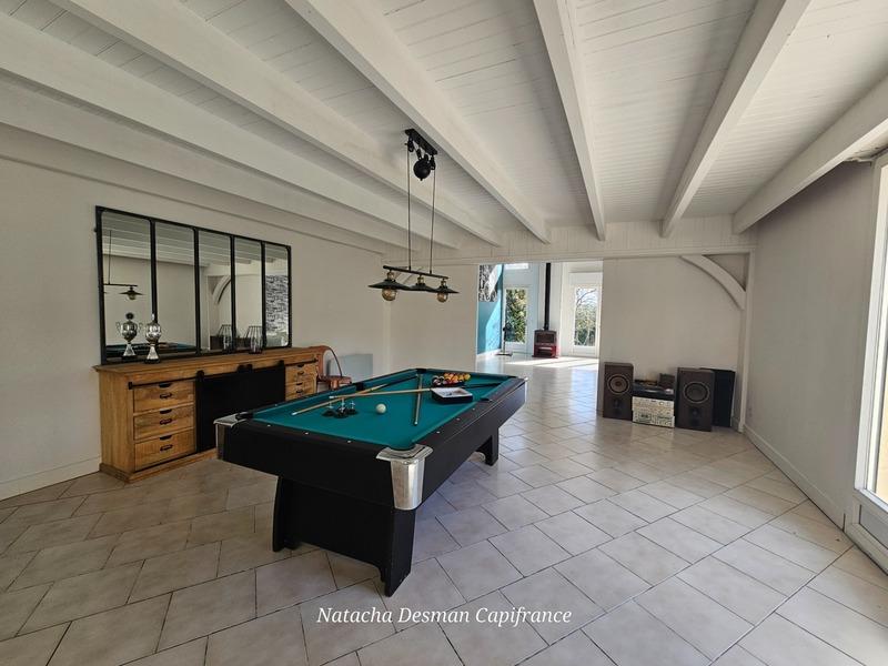 Maison - 239 m² - 7 pièces