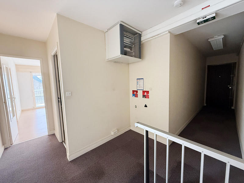 Bureau - 92 m² - 6 pièces