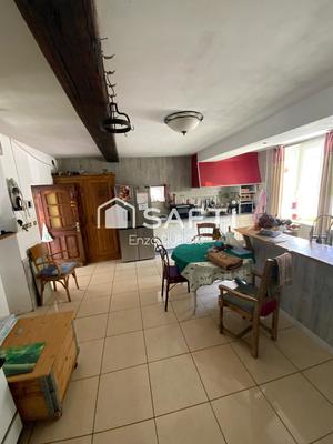 Maison - 182 m² - 10 pièces