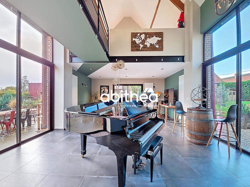 Maison - 270 m² - 9 pièces