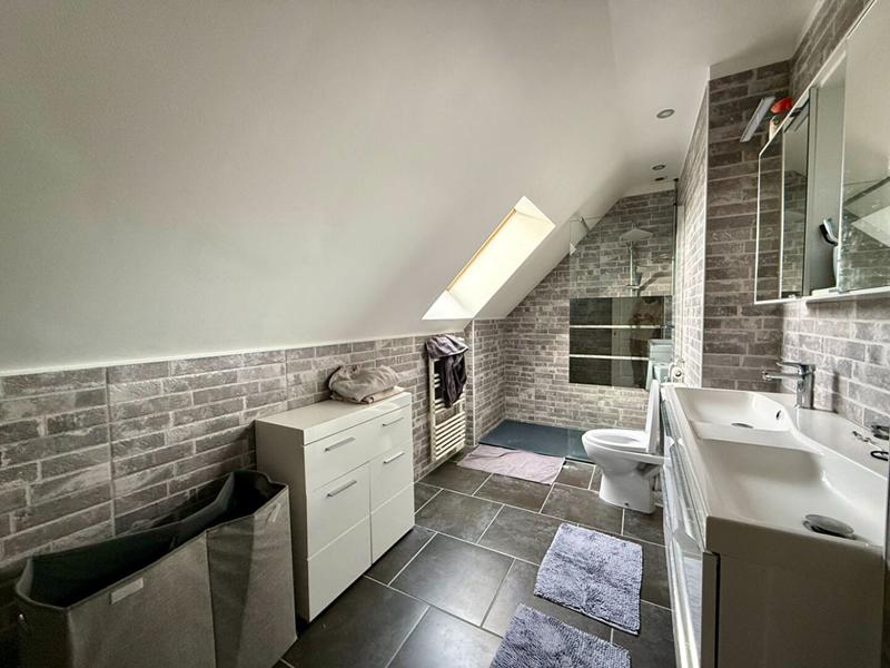 Maison - 156 m² - 8 pièces