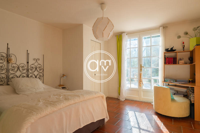 Villa - 326 m² - 11 pièces