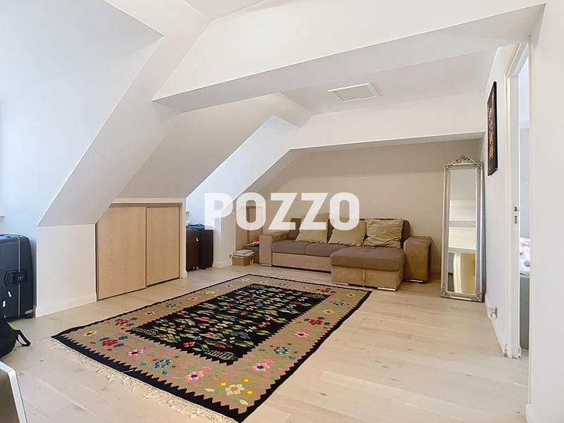 Maison - 207 m² - 8 pièces