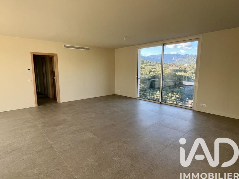 Maison - 220 m² - 8 pièces