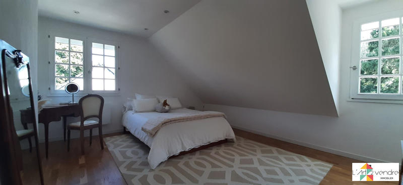 Maison - 230 m² - 7 pièces