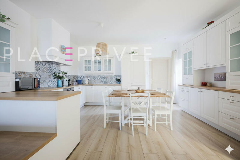 Maison - 200 m² - 6 pièces