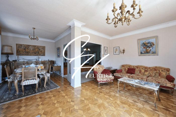 Maison traditionnelle - 187 m² - 6 pièces