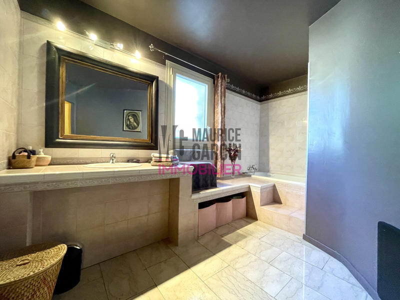 Maison - 415 m² - 14 pièces