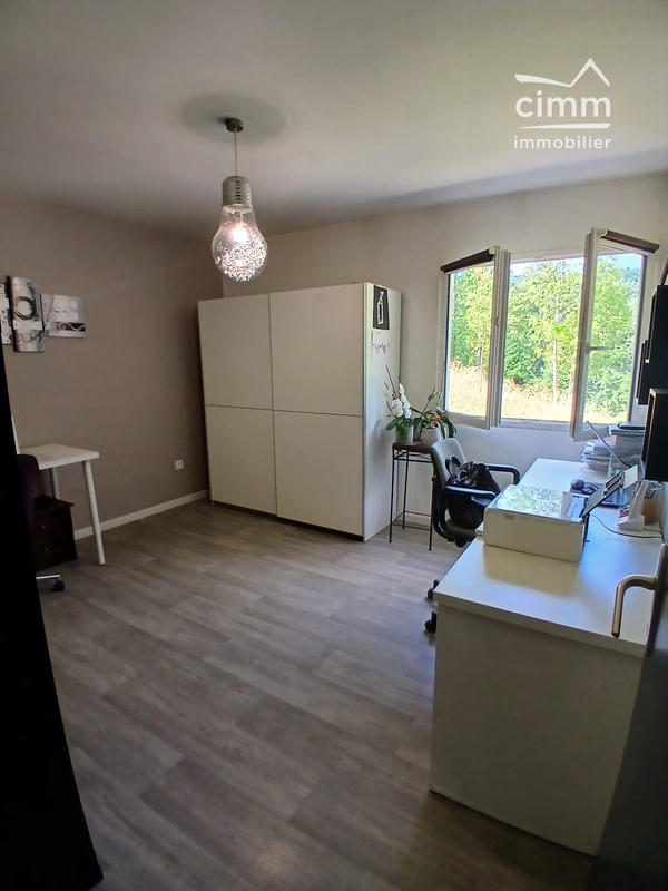 Maison - 240 m² - 4 pièces