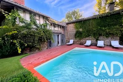 Maison - 318 m² - 12 pièces