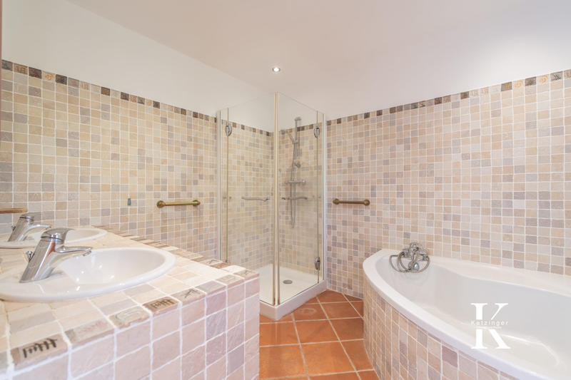 Villa - 256 m² - 6 pièces