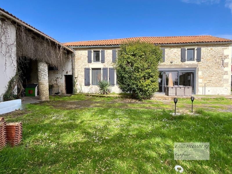 Maison en pierre - 188 m² - 6 pièces