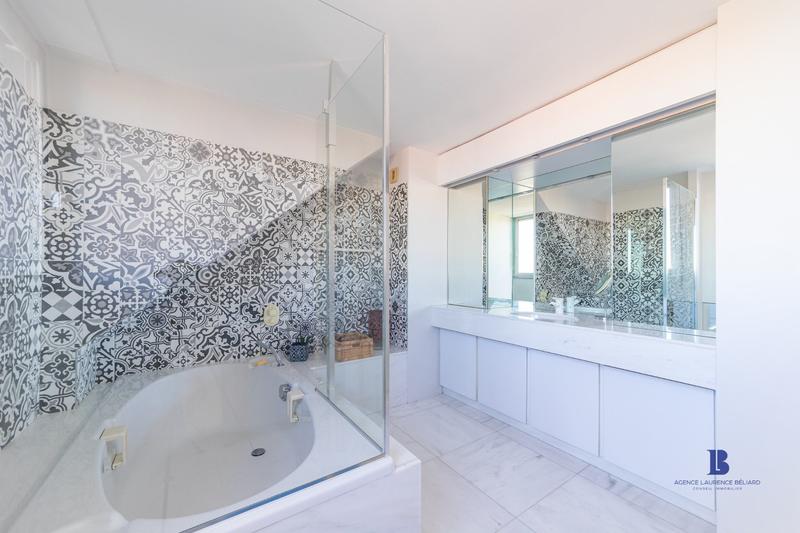 Appartement - 153 m² - 6 pièces