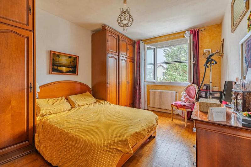 Maison - 250 m² - 7 pièces