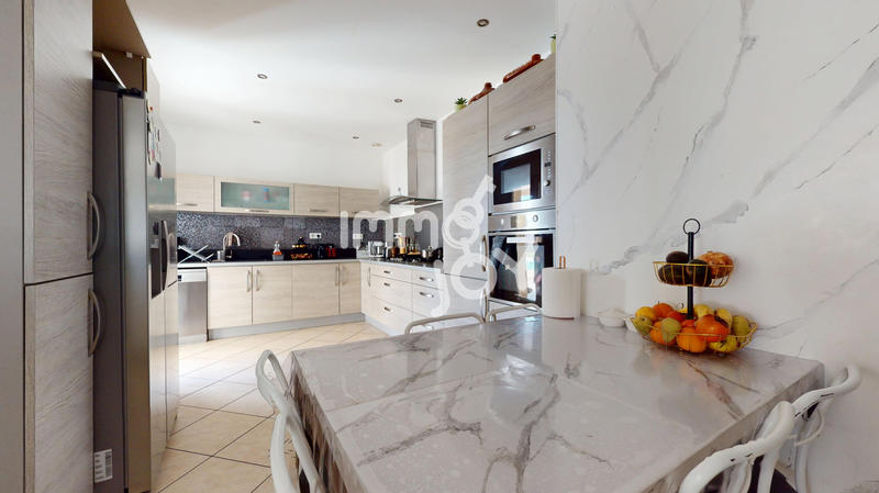 Maison - 178 m² - 7 pièces