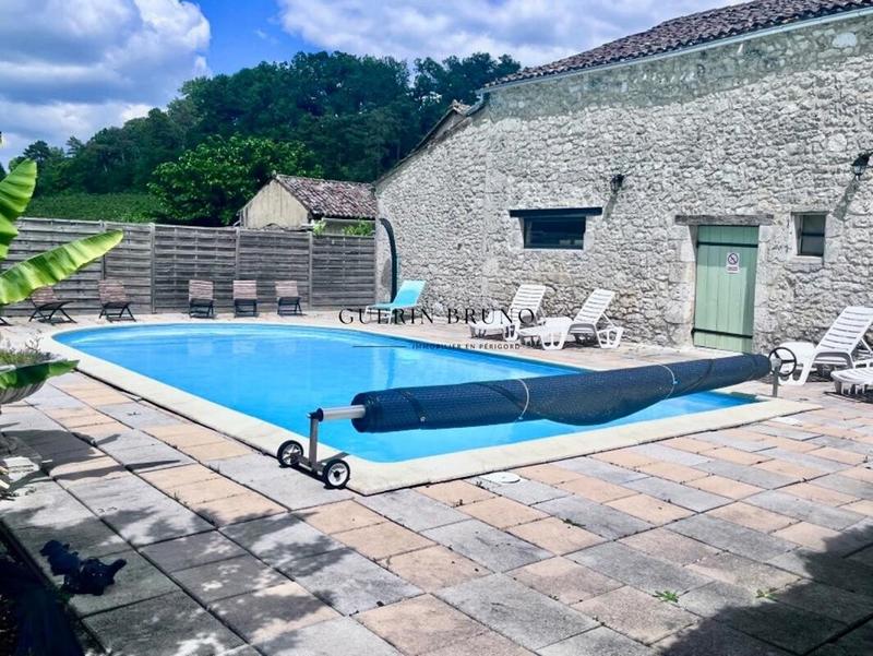 Propriété - 180 m² - 11 pièces