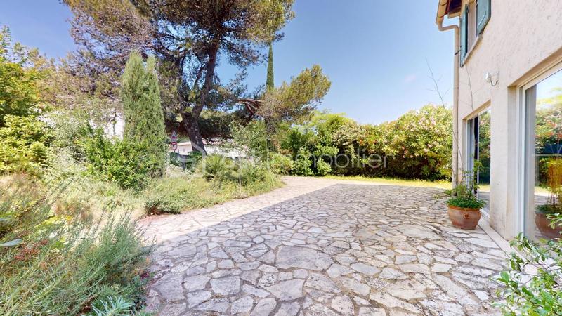 Maison traditionnelle - 117 m² - 5 pièces