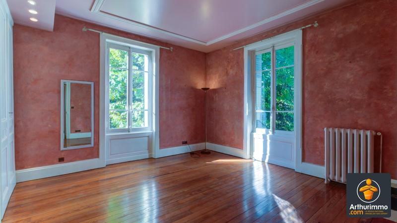 Maison - 180 m² - 9 pièces