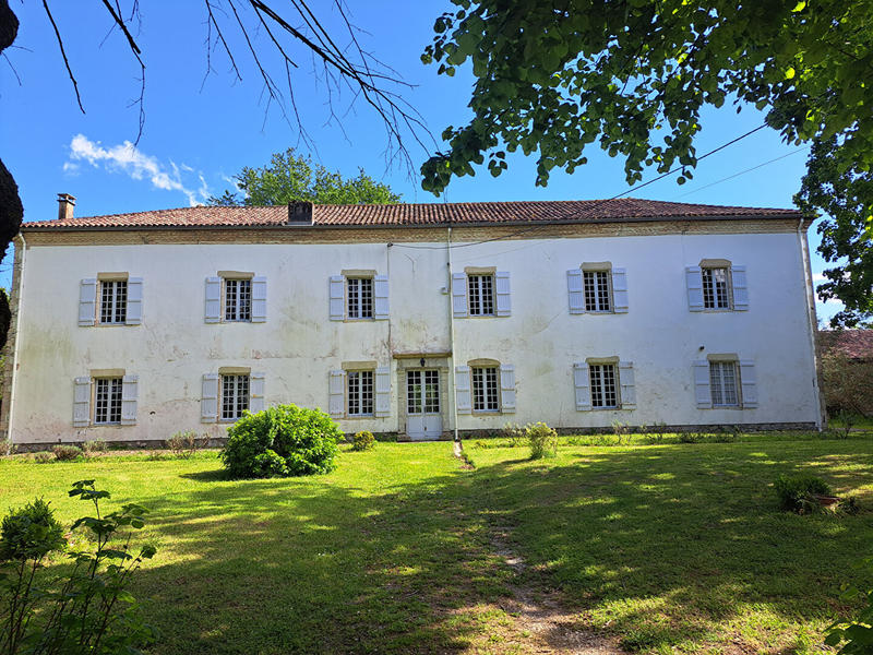 Maison - 460 m² - 15 pièces