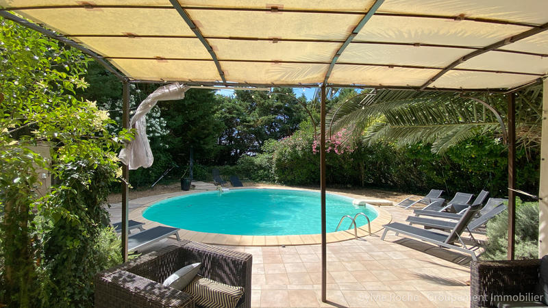 Mas - 254 m² - 10 pièces