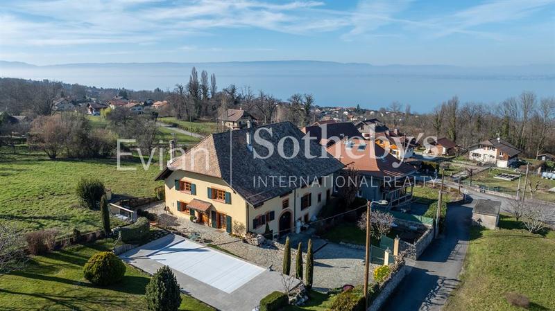 Maison - 300 m² - 11 pièces