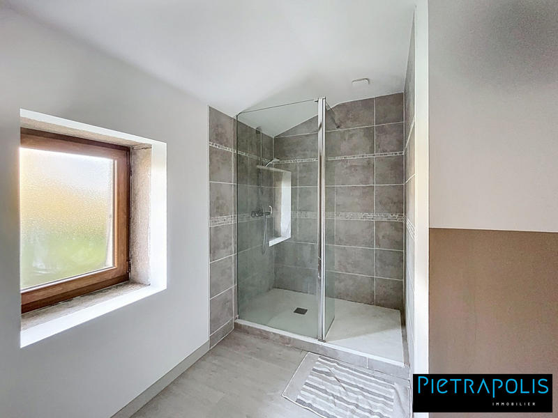 Maison - 256 m² - 8 pièces