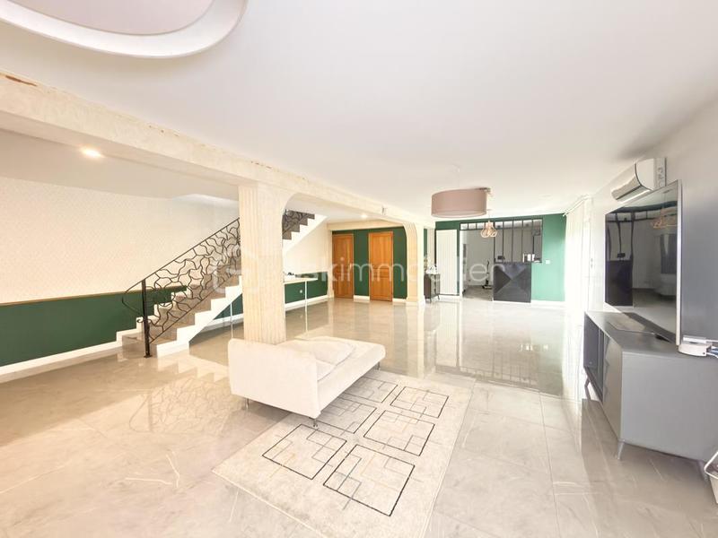 Maison - 185 m² - 6 pièces