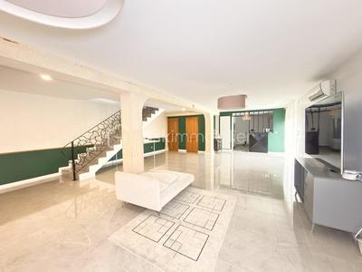 Maison - 185 m² - 6 pièces