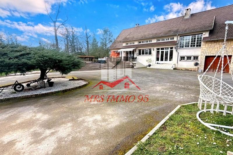 Propriété - 389 m² - 8 pièces