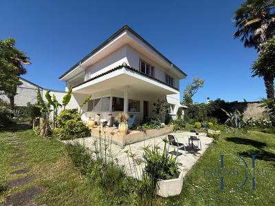 Villa - 319 m² - 14 pièces