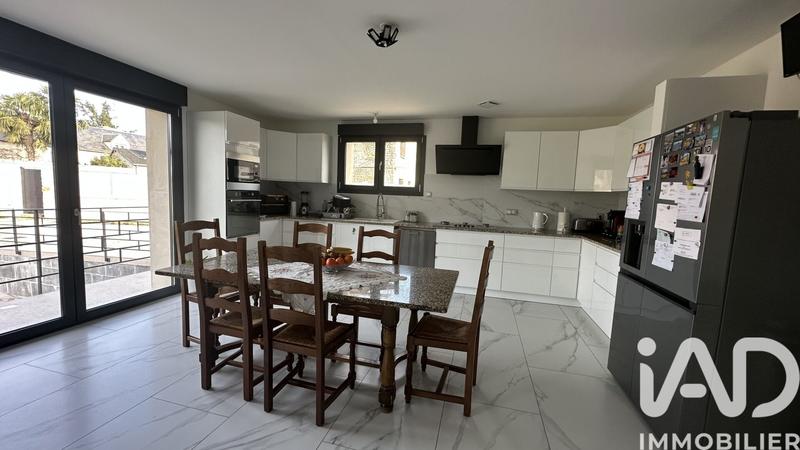 Maison - 200 m² - 8 pièces