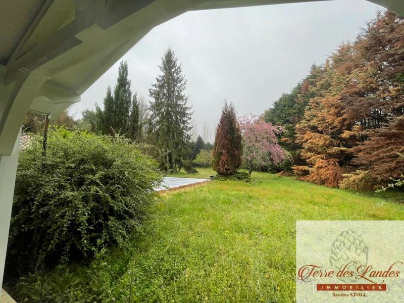 Maison - 180 m² - 8 pièces