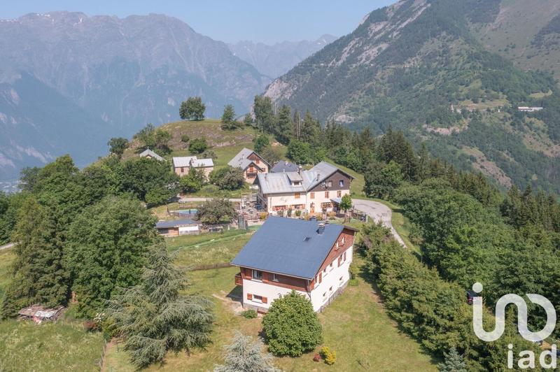 Maison - 227 m² - 8 pièces