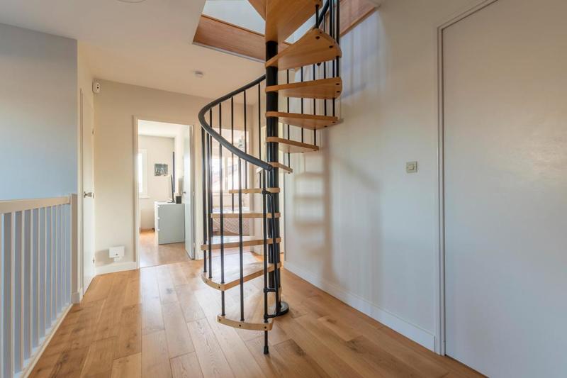 Maison - 202 m² - 8 pièces