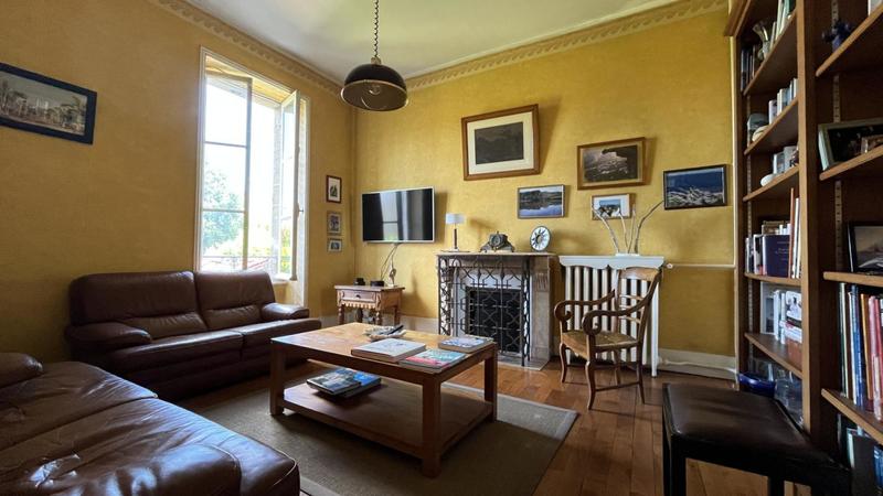 Maison - 205 m² - 8 pièces