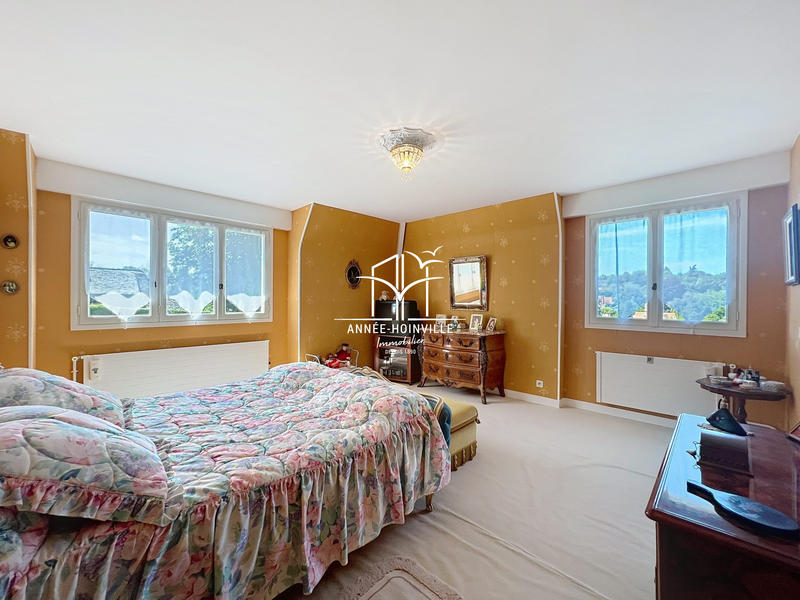 Villa - 266 m² - 8 pièces