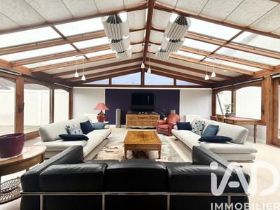 Maison - 233 m² - 7 pièces