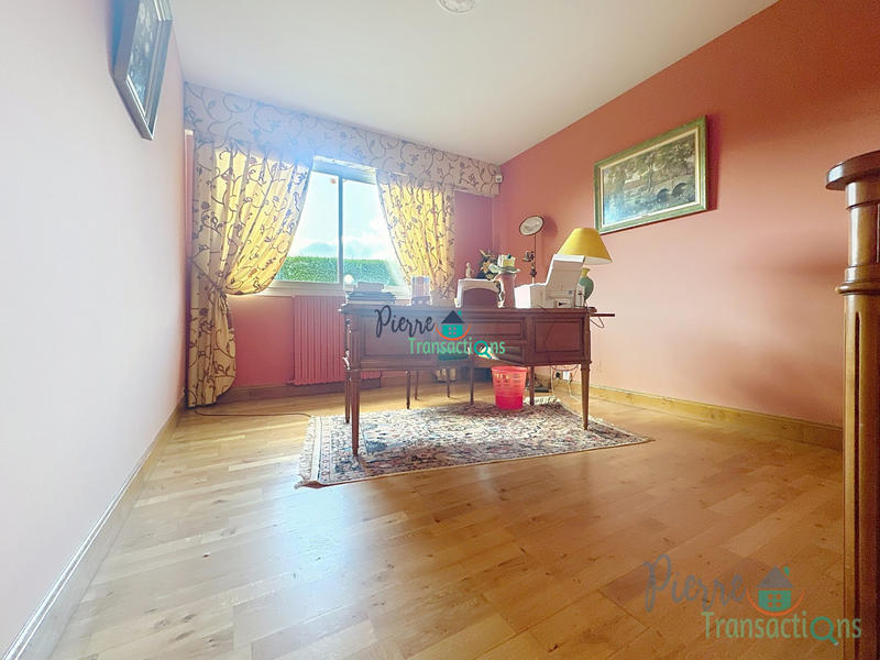 Maison traditionnelle - 199 m² - 6 pièces