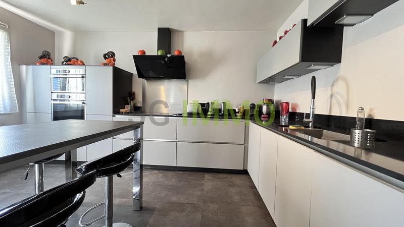 Maison traditionnelle - 130 m² - 8 pièces