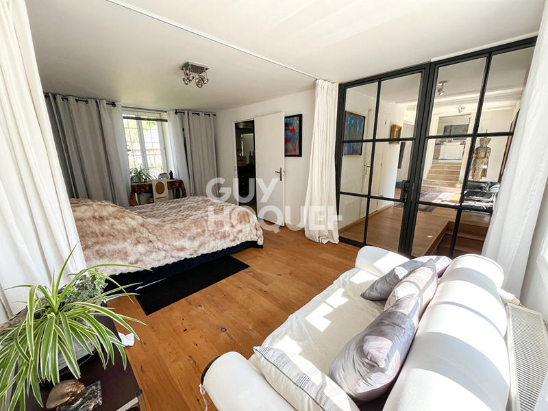 Maison - 460 m² - 16 pièces