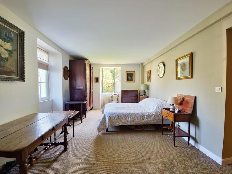 Maison - 547 m² - 9 pièces